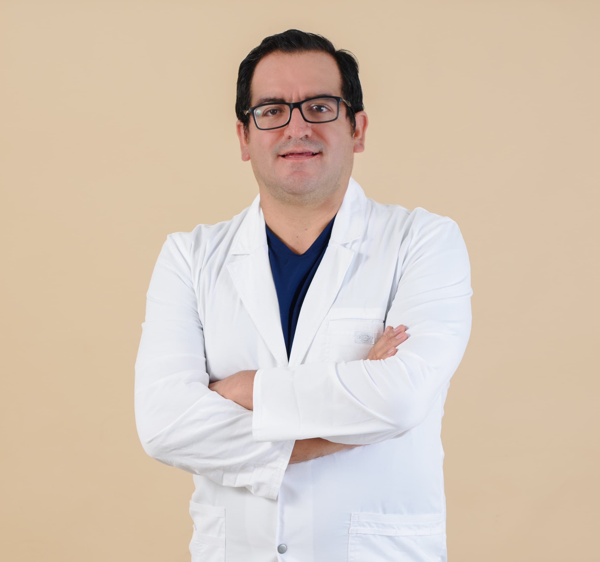 Dr. Víctor Salazar